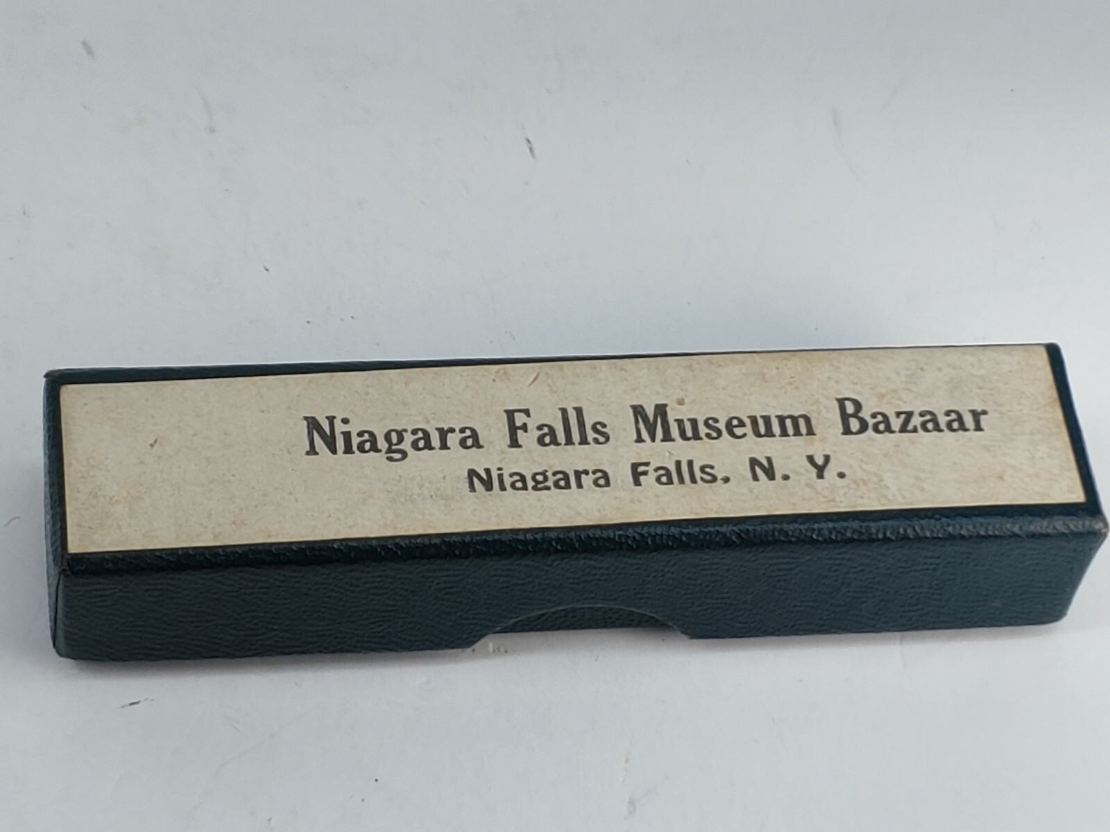 Vintage NIAGARA FALLS Museum PIN Hat Lapel 1950s 1960s white Gold Colored BOX