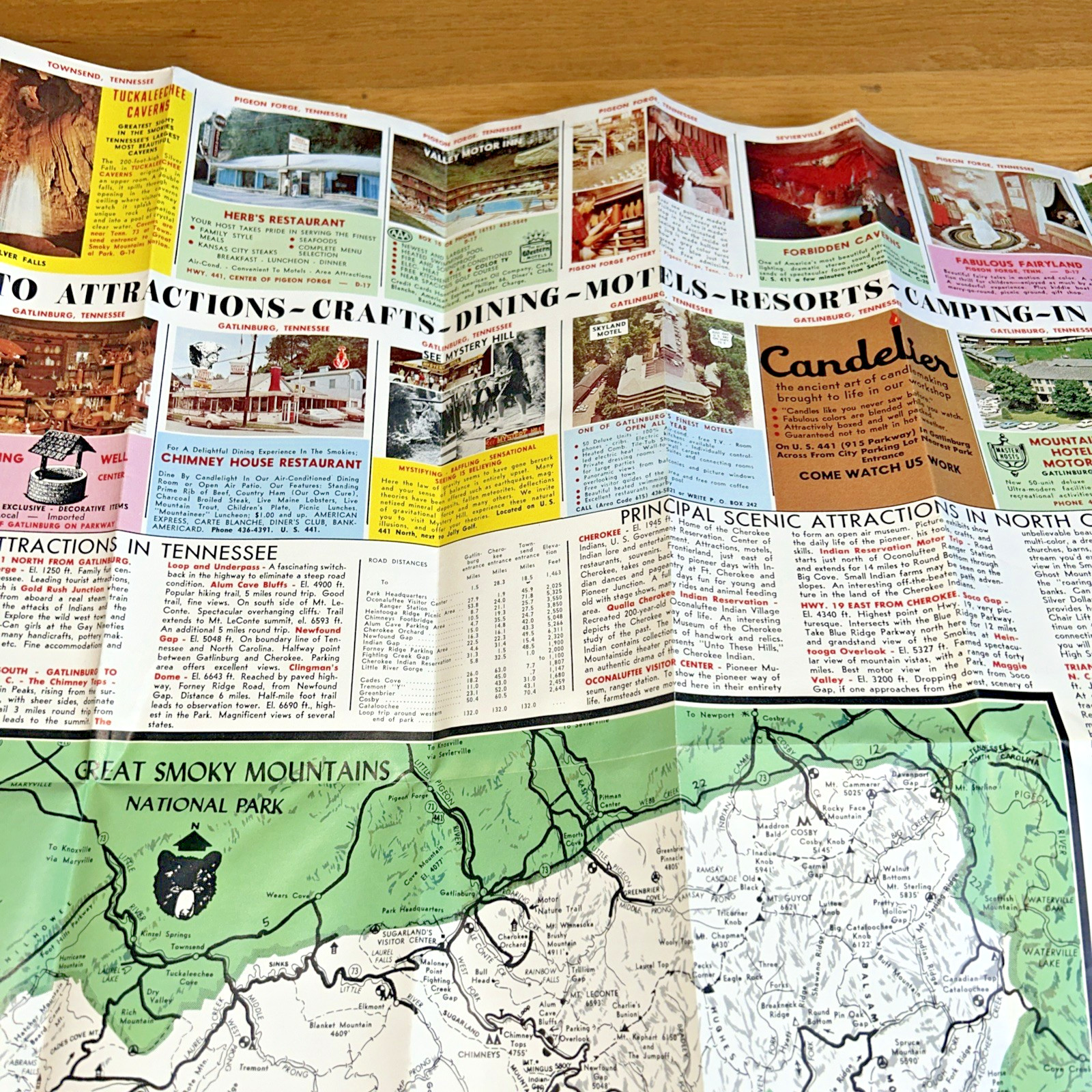 1968 SMOKY MOUNTAINS Souvenir Map / Guide / Directory 22″ x 33″
