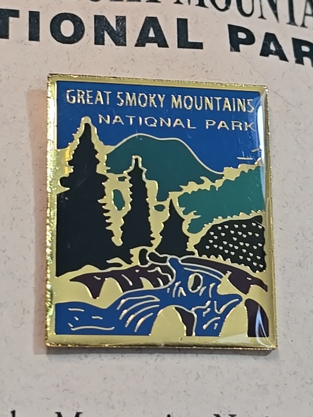 Great Smoky Mountains National Park Travel Souvenir Pin North Carolina/Tennessee