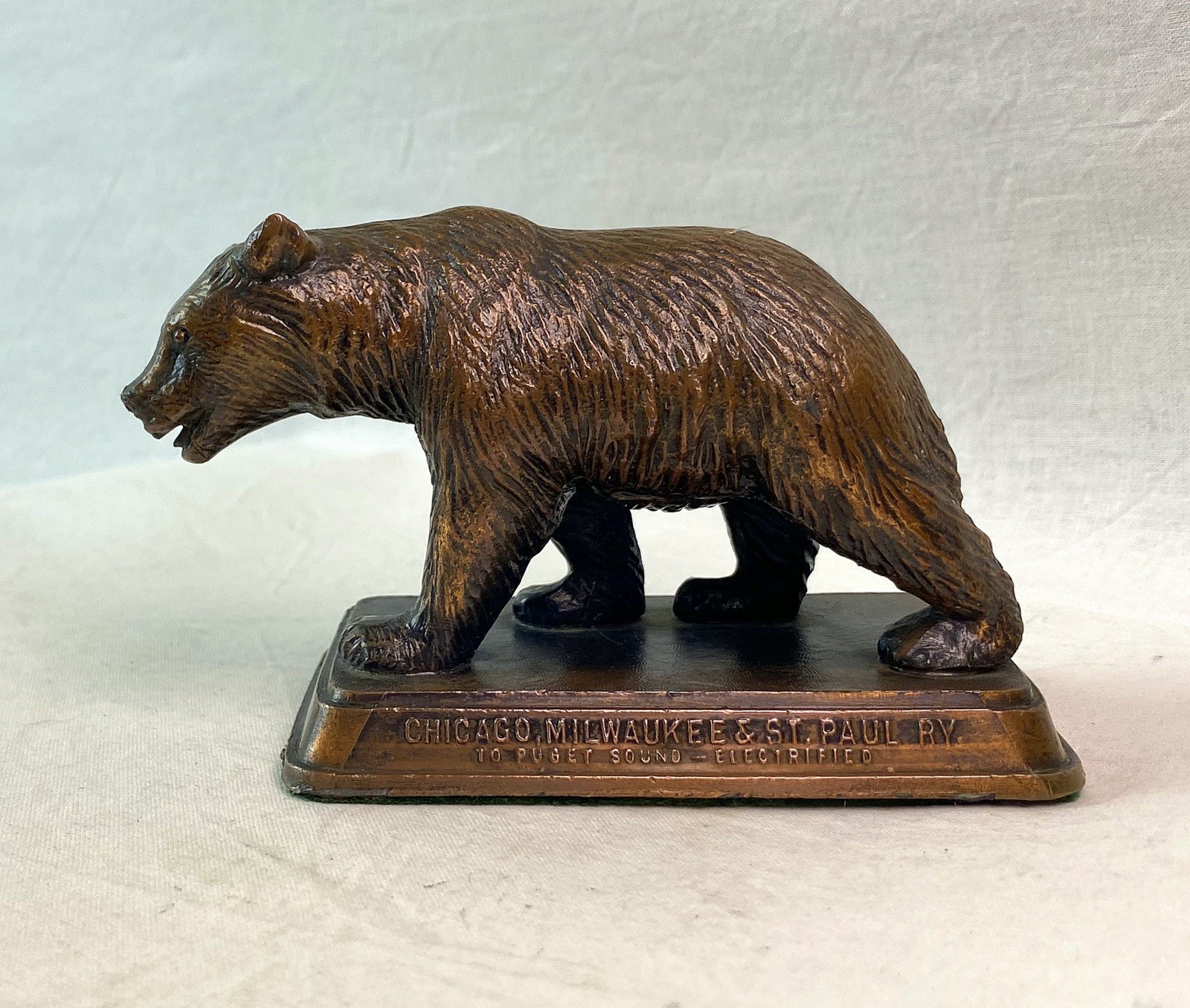 Antique YELLOWSTONE BEAR Fiqure Gallatin Gateway Railroad Souvenir Puget Sound