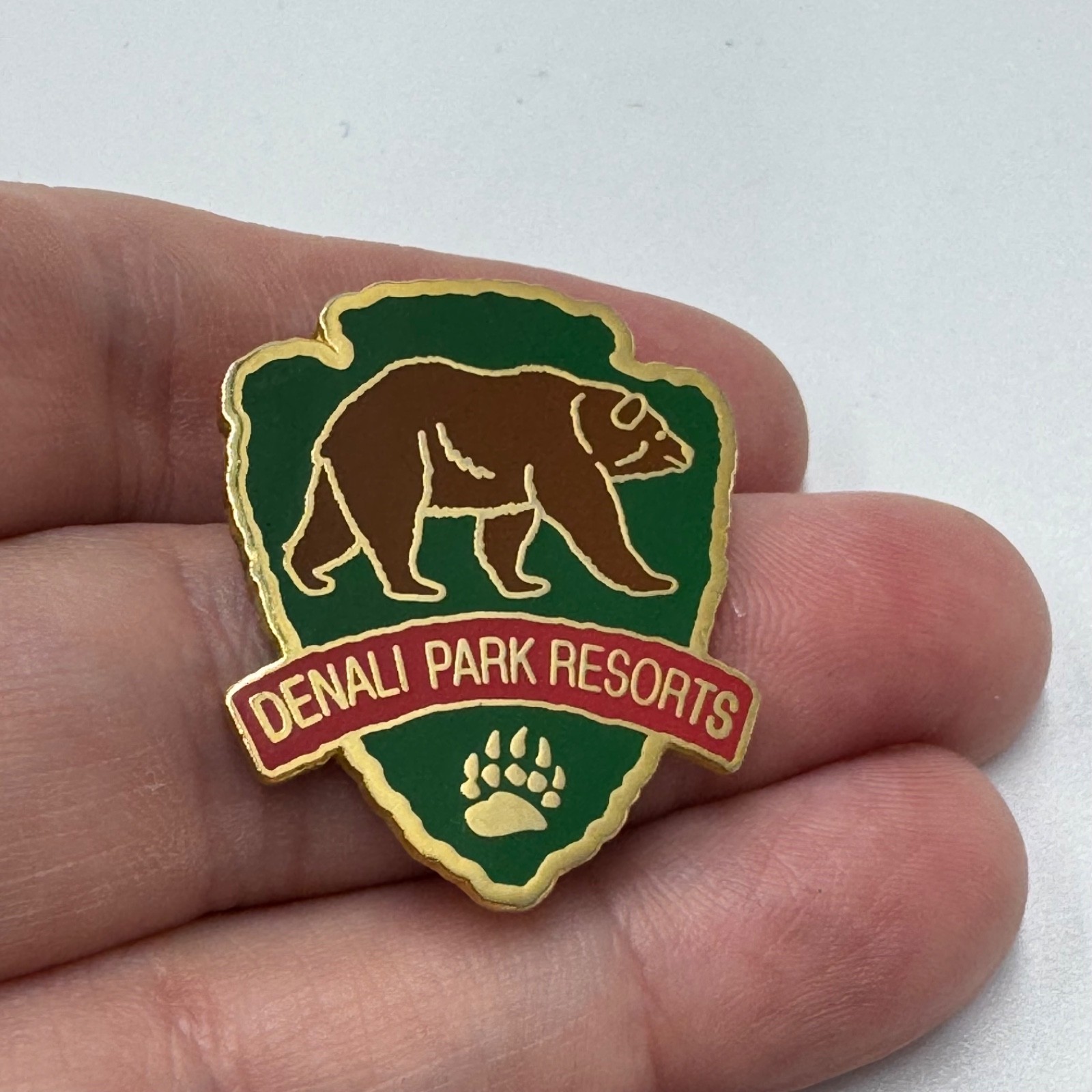 Vintage Denali Park Resorts Bear Paw Shield Lapel Pin Green Enamel Alaska NPS T
