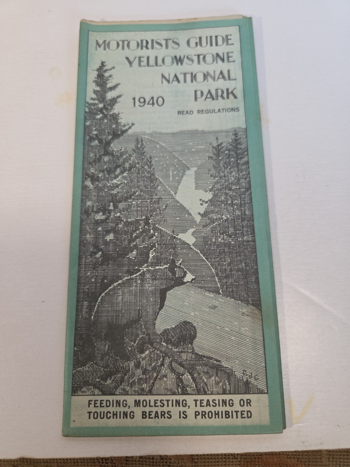 1940 Motorists Guide to Yellowstone National Park w Large Map