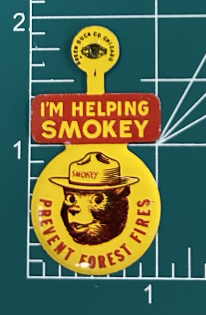 Vintage Smokey Bear Fold Over Tin Badge, I’m Helping Smokey, New Condition