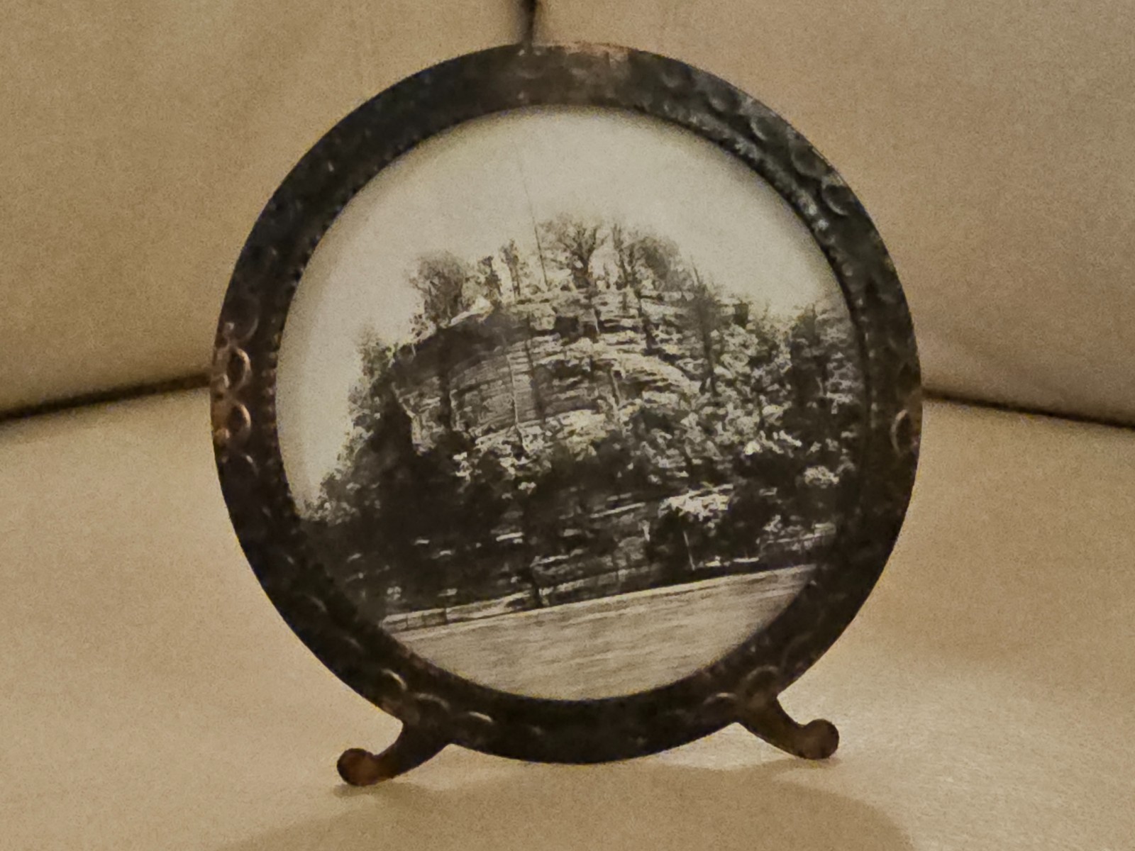 Antique Starved Rock Illinois State Park Photo Medallion Frame 3.75″ Souvenir