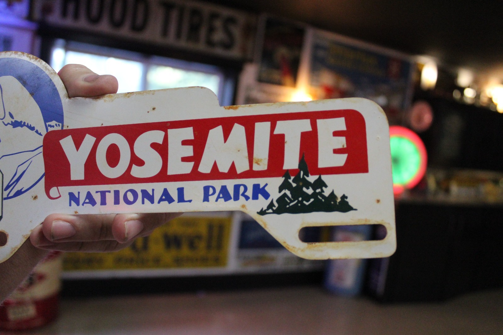 RARE 1950s YOSEMITE NATIONAL PARK CALIFORNIA STAMPED PAINTED METAL TOPPER SIGN