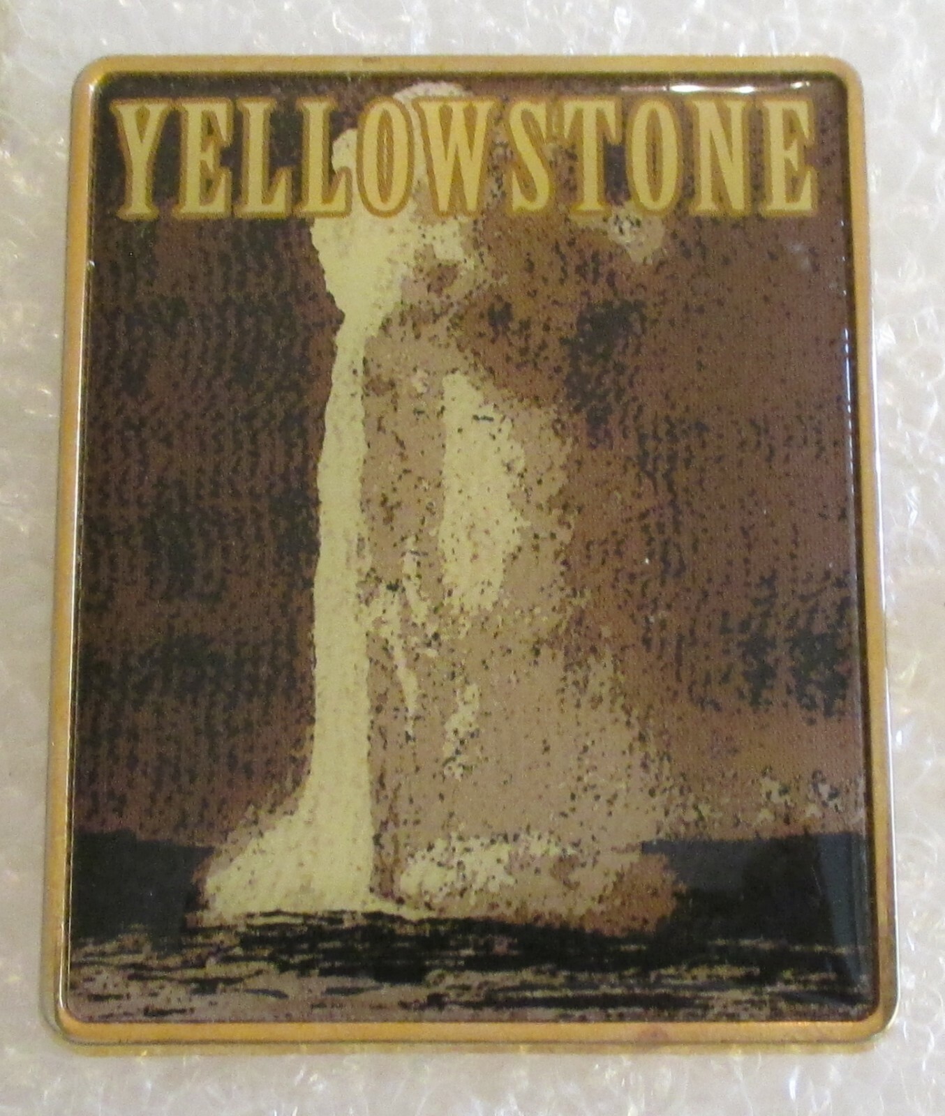 Yellowstone National Park – Old Faithful Tourist Travel Souvenir Pin – Wyoming