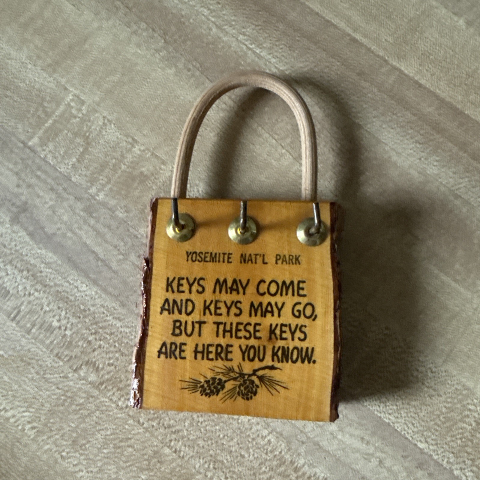 VTG Yosemite National Park Wood&Bark Key Holder Charming Old Time Inscription