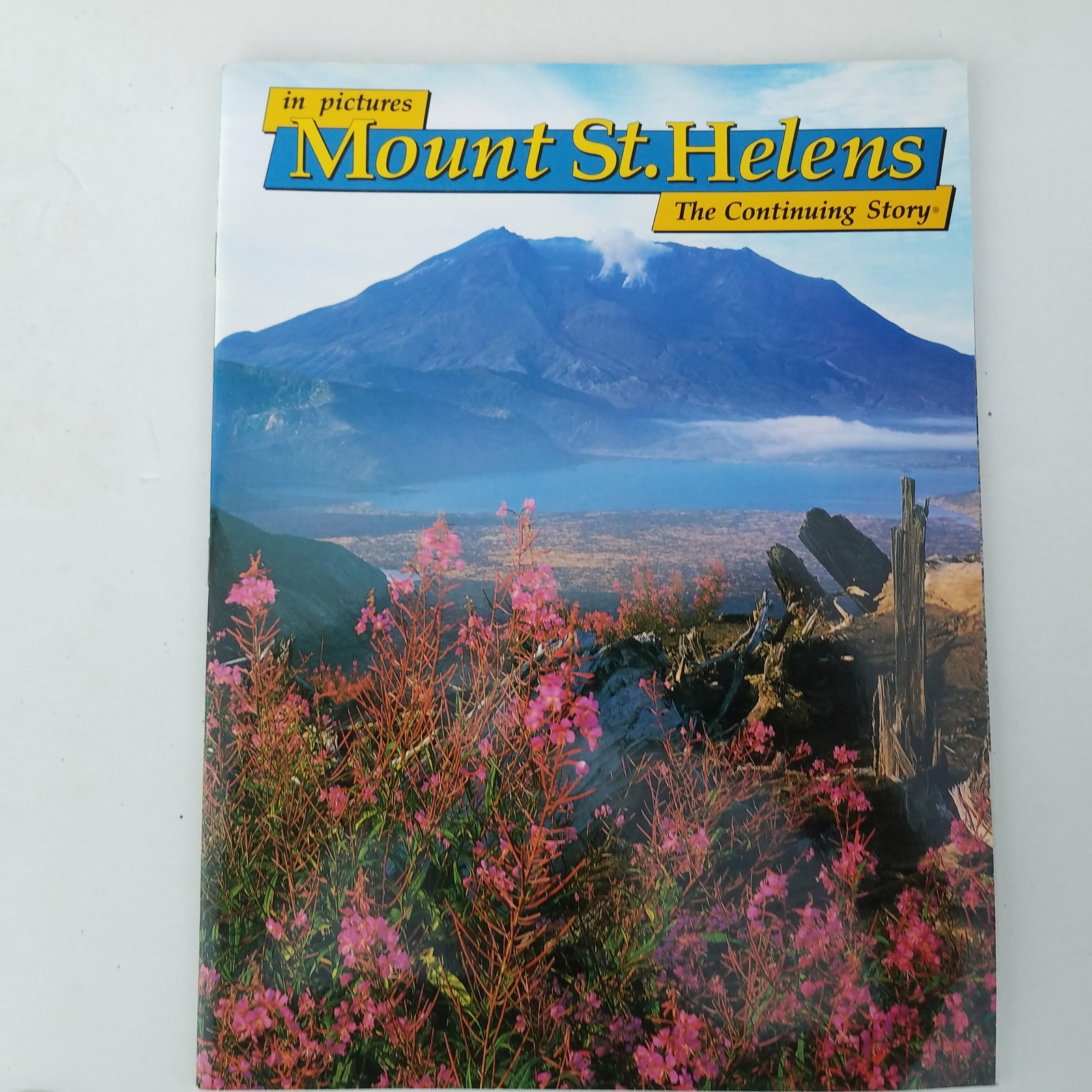 In Pictures Mount St. Helens – The Continuing Story 0887140556