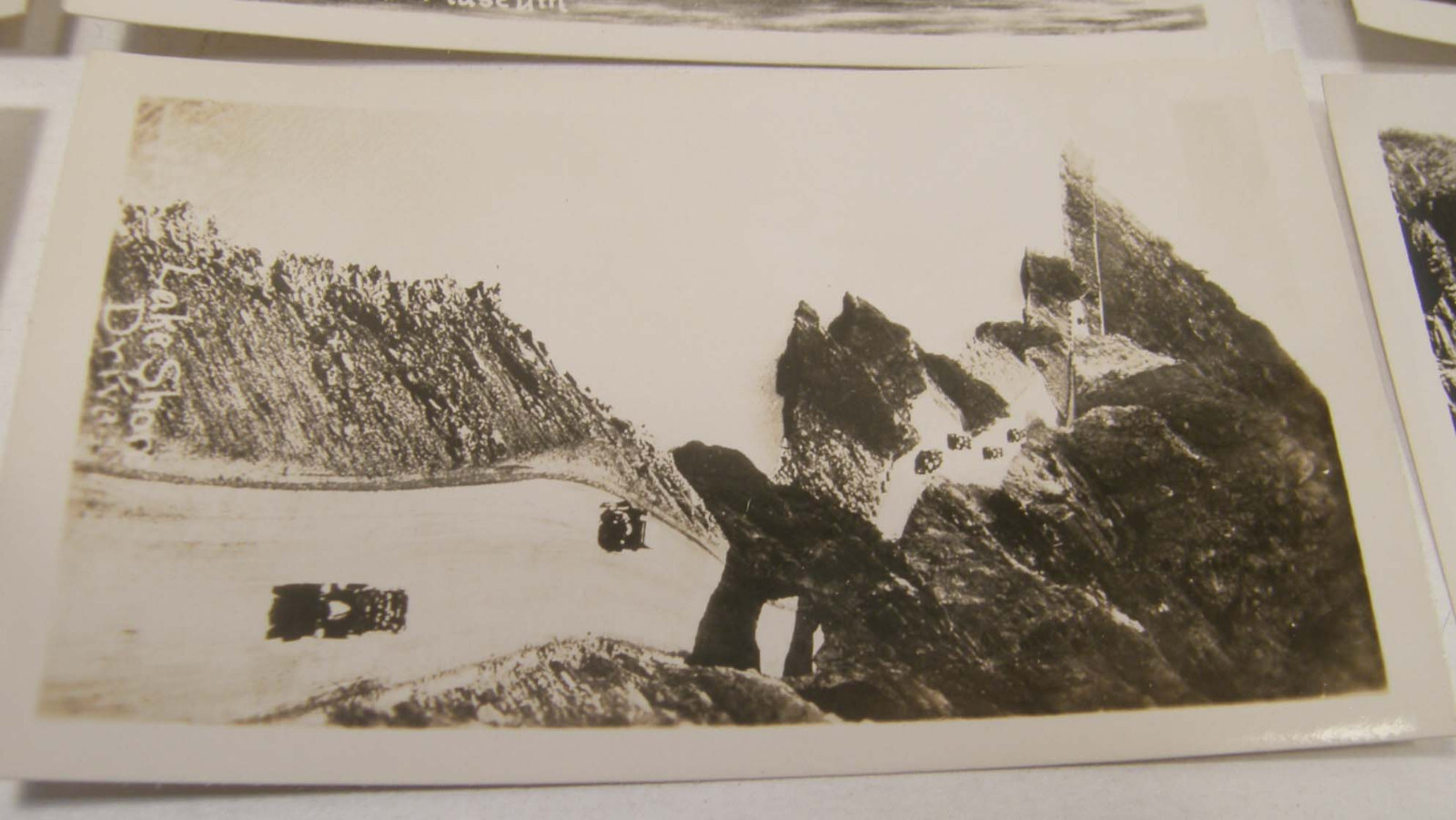 SET 12 VINTAGE PHOTOS CODY WYOMING BUFFALO BILL RESERVOIR & MUSEUM YELLOWSTONE