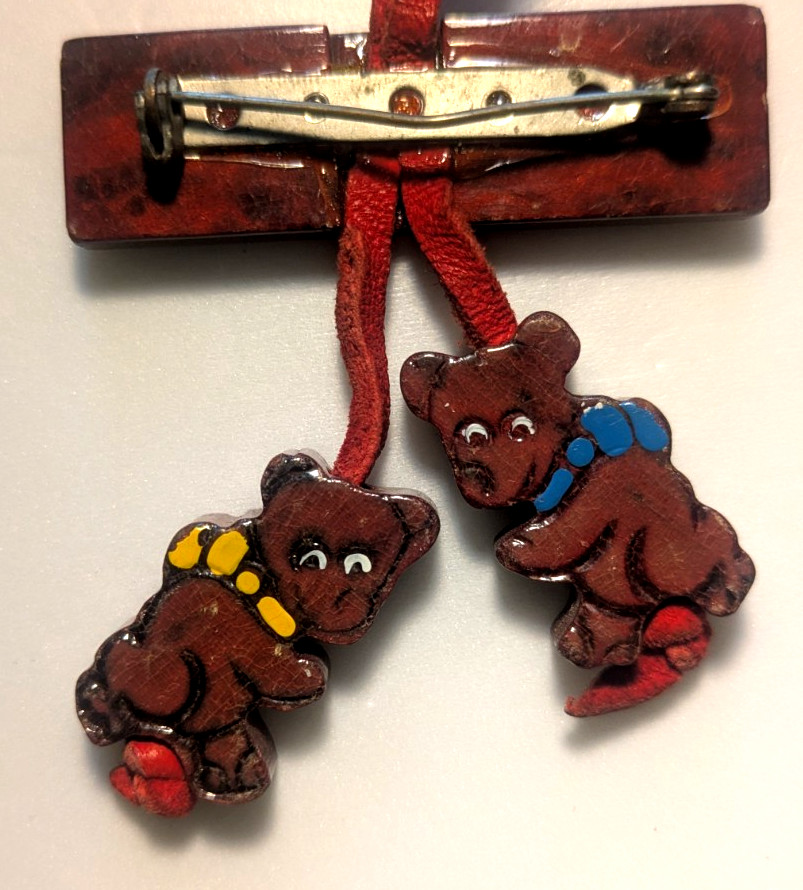 SEQUOIA NATIONAL PARK, VINTAGE WOODEN BEARS SOUVENIR PIN, GIFTED 1950
