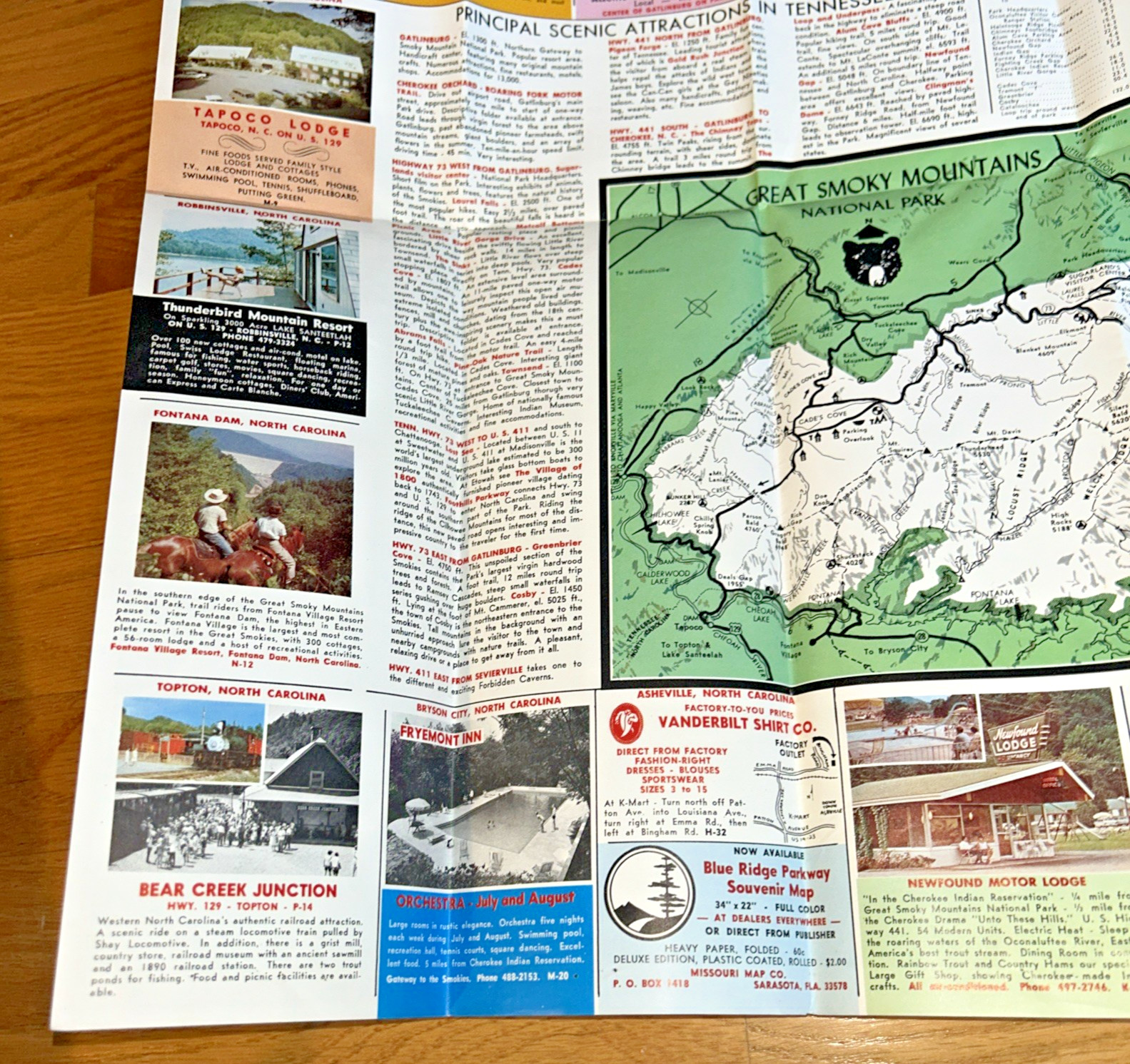 1968 SMOKY MOUNTAINS Souvenir Map / Guide / Directory 22″ x 33″