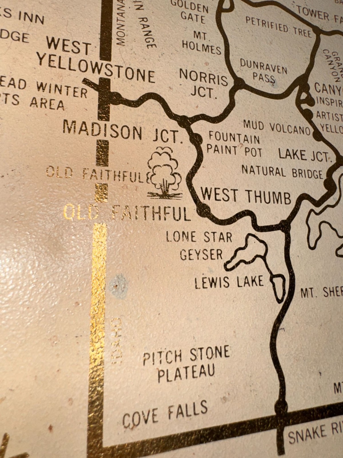 Yellowstone National Park Souvenir Gold Rim Tray Map Design 10″