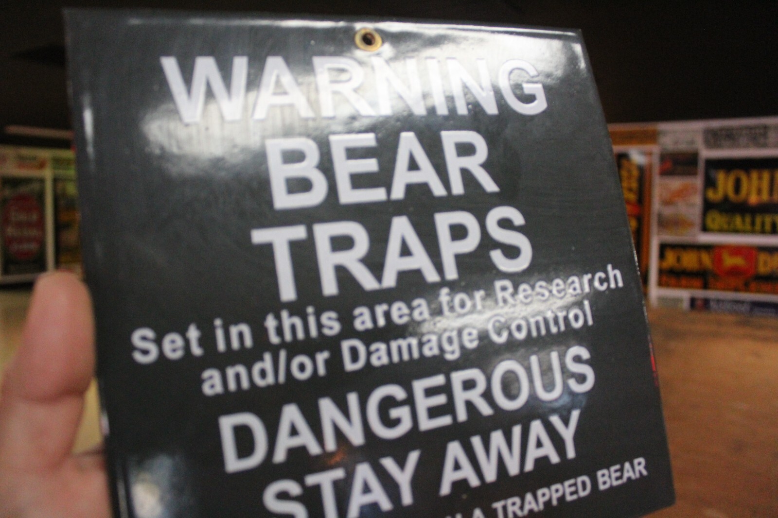 RARE WARNING BEAR TRAPS SET DANGER STAY AWAY PORCELAIN METAL SIGN FOREST SMOKEY