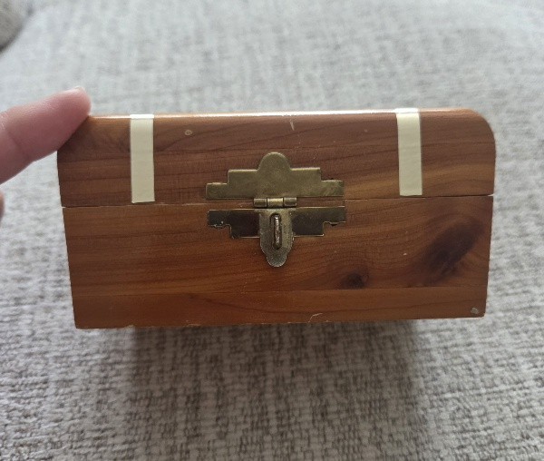 Vintage Souvenir Plymouth Massachusetts Wood Cedar Mini Chest Gold Band Clasp