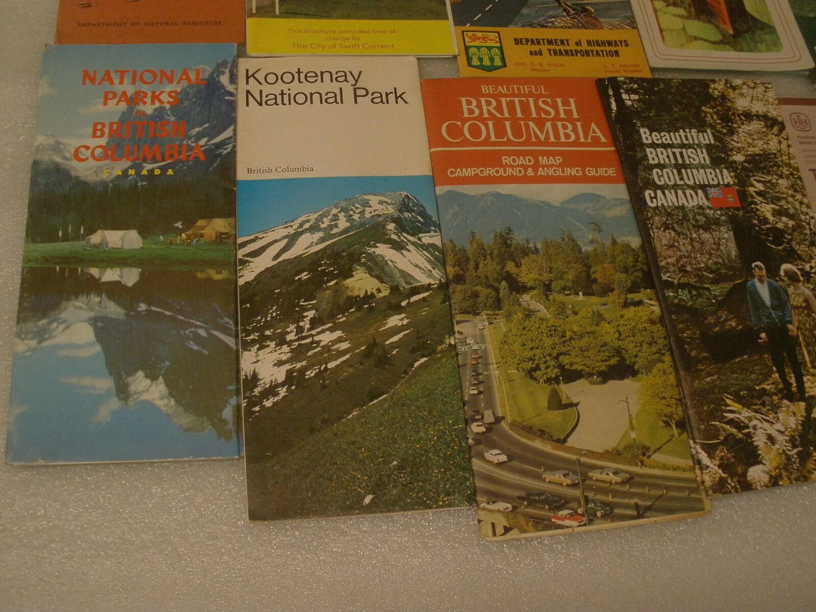 Lot of 14 vintage Canada Brochures Maps Parks Saskatchewan ,British Columbia etc