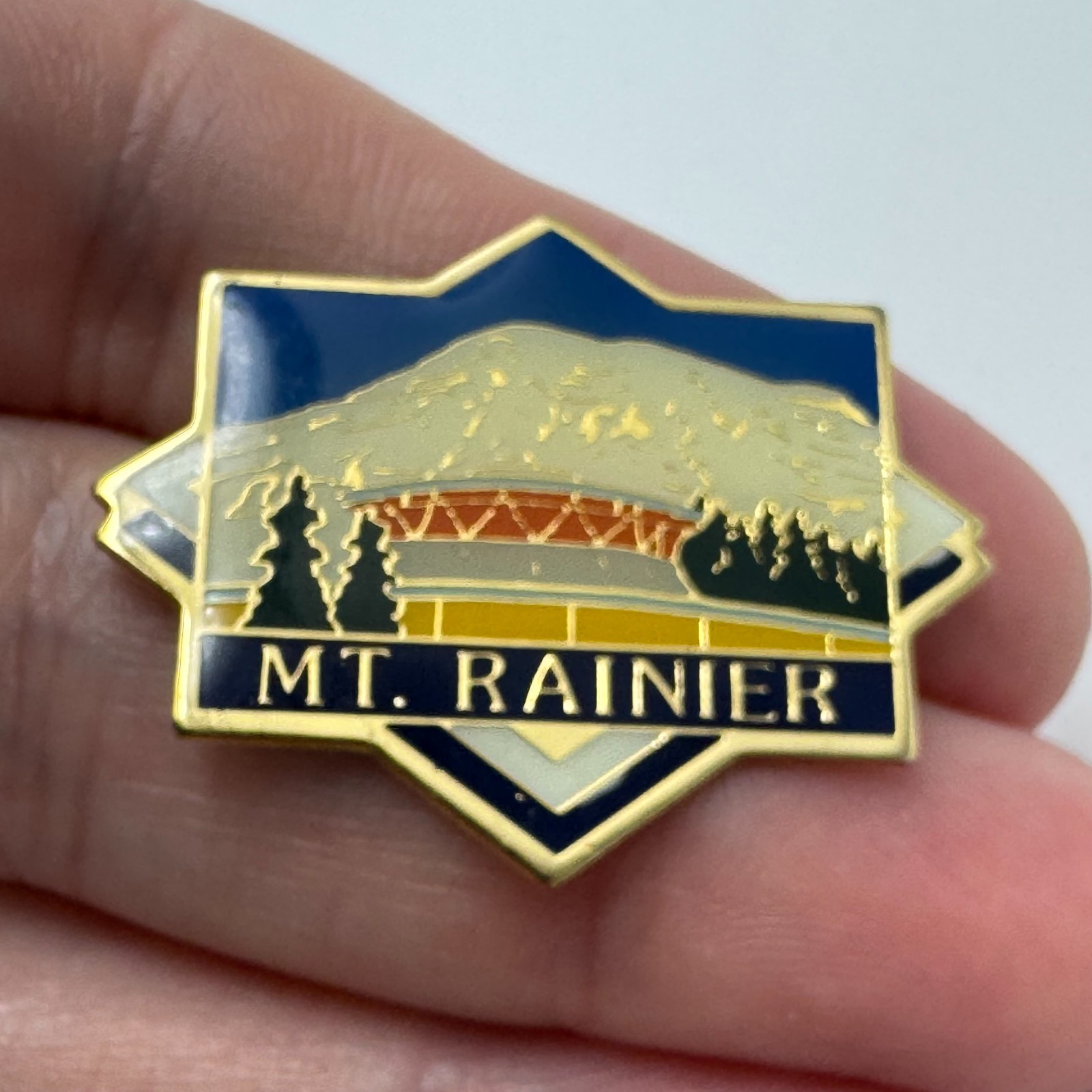 Mt Rainier National Park Lapel Pin Scenic Landscape Souvenir Enamel Mount
