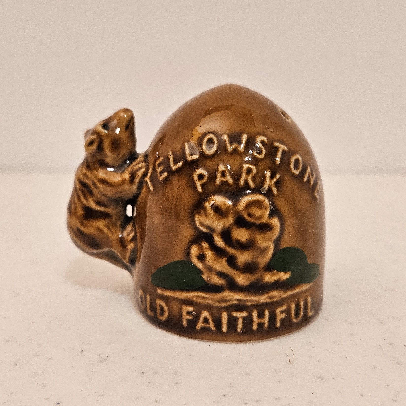 Vtg Souvenir Yellowstone Park Old Faithful Brown Bear Handle Solo Salt Shaker