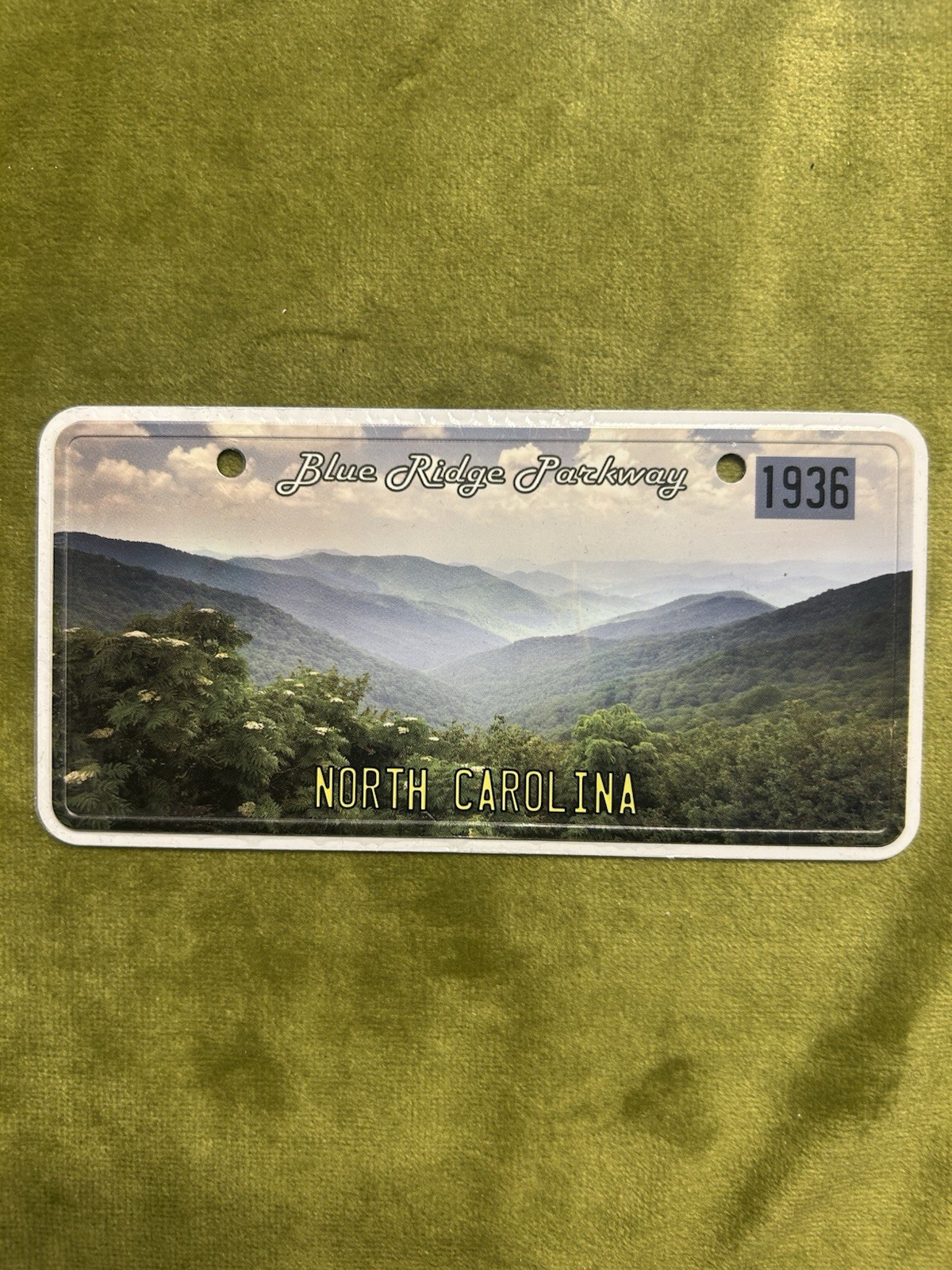 NORTH CAROLINA VINTAGE WILLABEE & Ward NATIONAL PARK MINITURE LISENCE PLATE