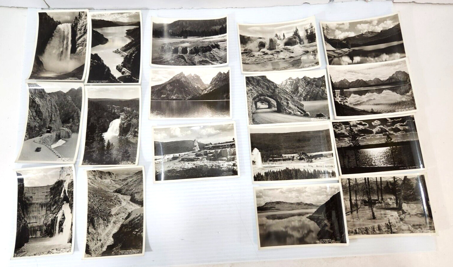 Lot of 28 Vintage Souvenir Yellowstone Park Black and White Photos 4″x6″