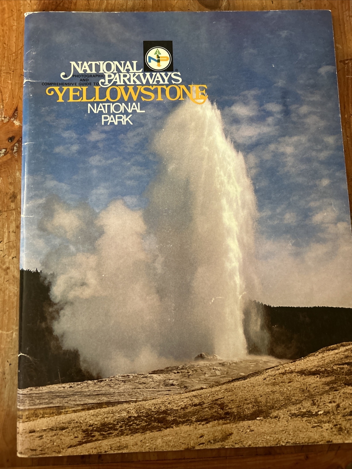 Vintage National Parkways Yellowstone National Park Souvenir Guide Book 1976