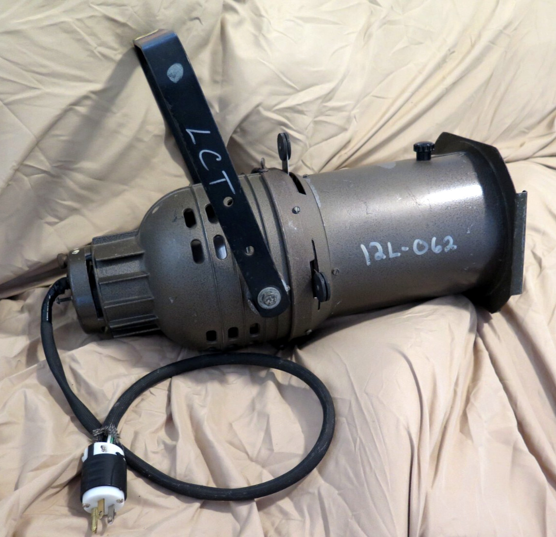 WOLF TRAP NATIONAL PARK FILENE CENTER VA vintage theater lamp SCARCE HISTORICAL