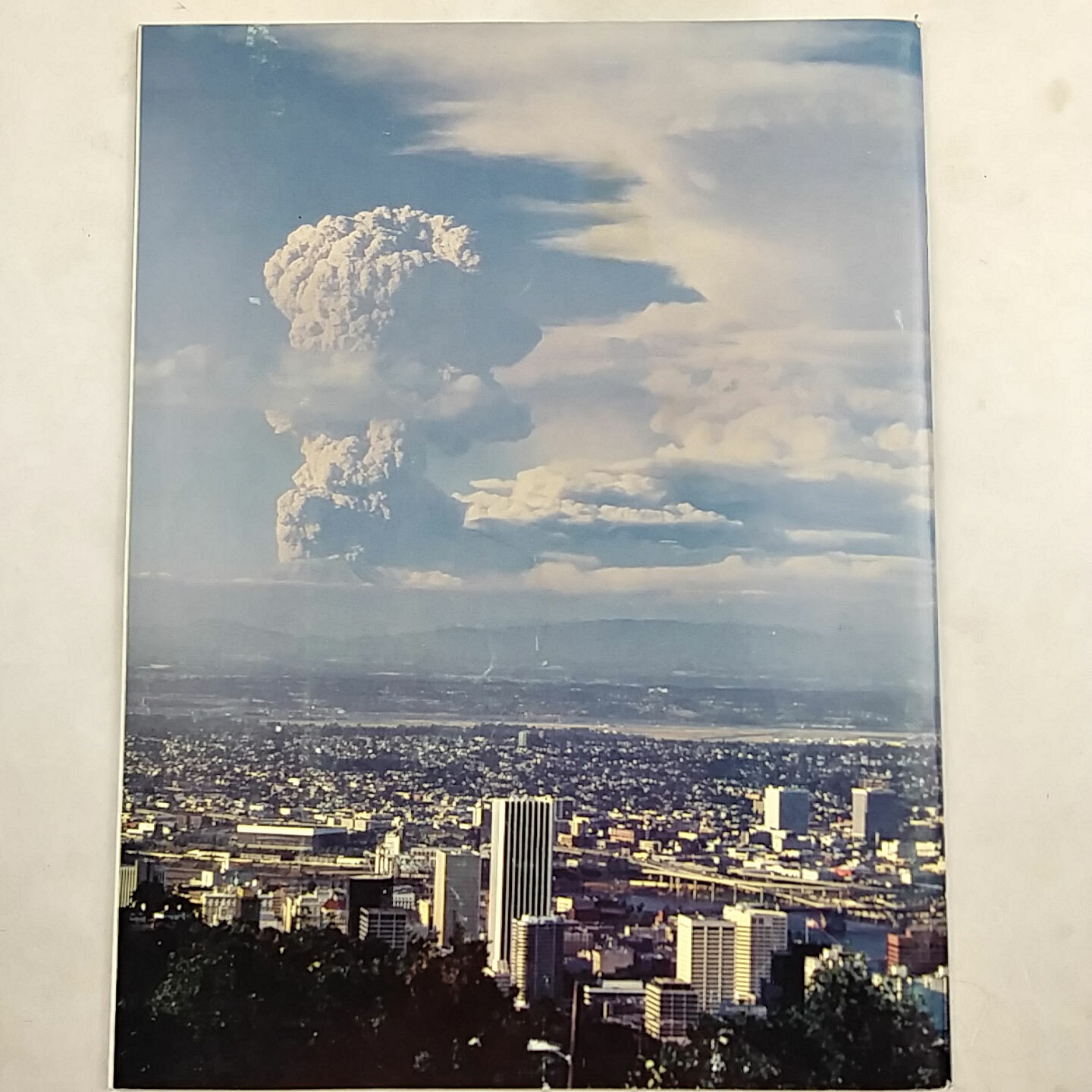 1985 Mount St Helens The Story Behind the Scenery by Thom Corcoran PB