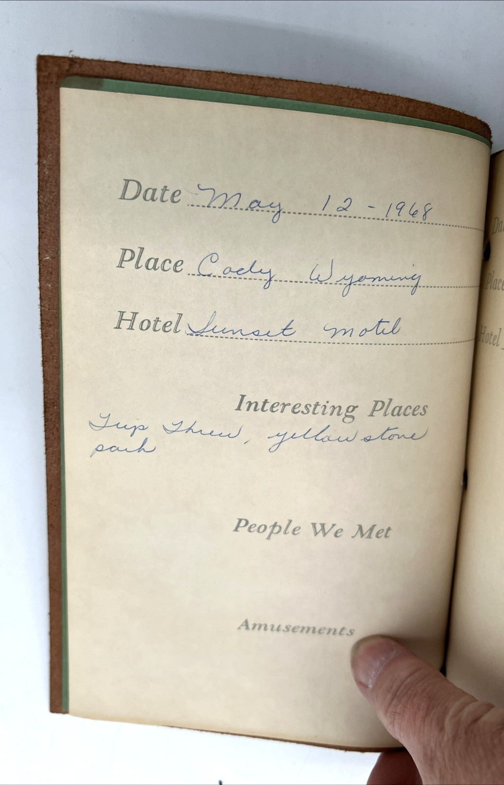 VTG Yellowstone (National) Park 1968 “OUR HONEYMOON” Memory & Photo Album READ