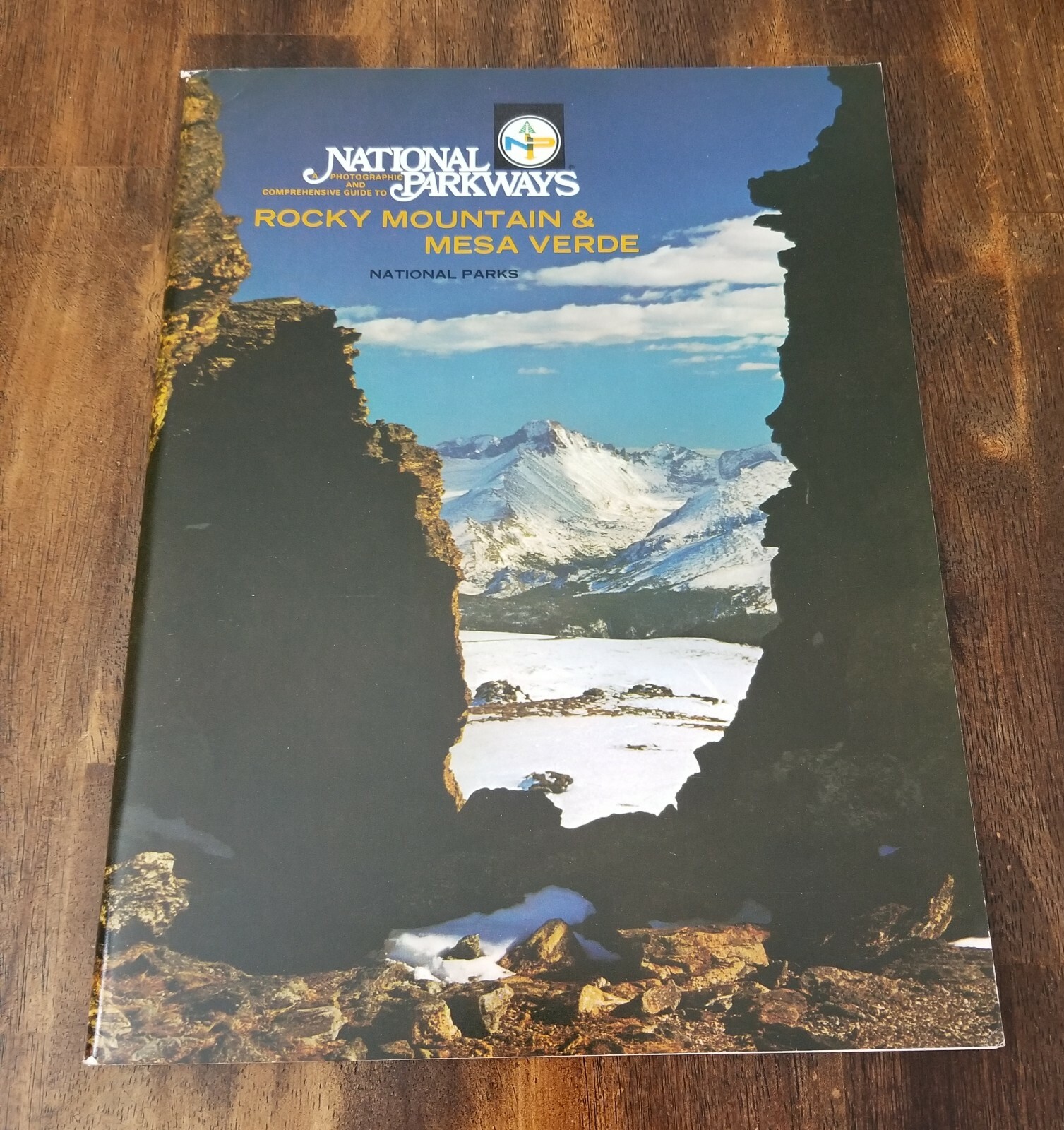 Vintage National Parkways ROCKY MOUNTAIN & MESA VERDE Photographic Guide