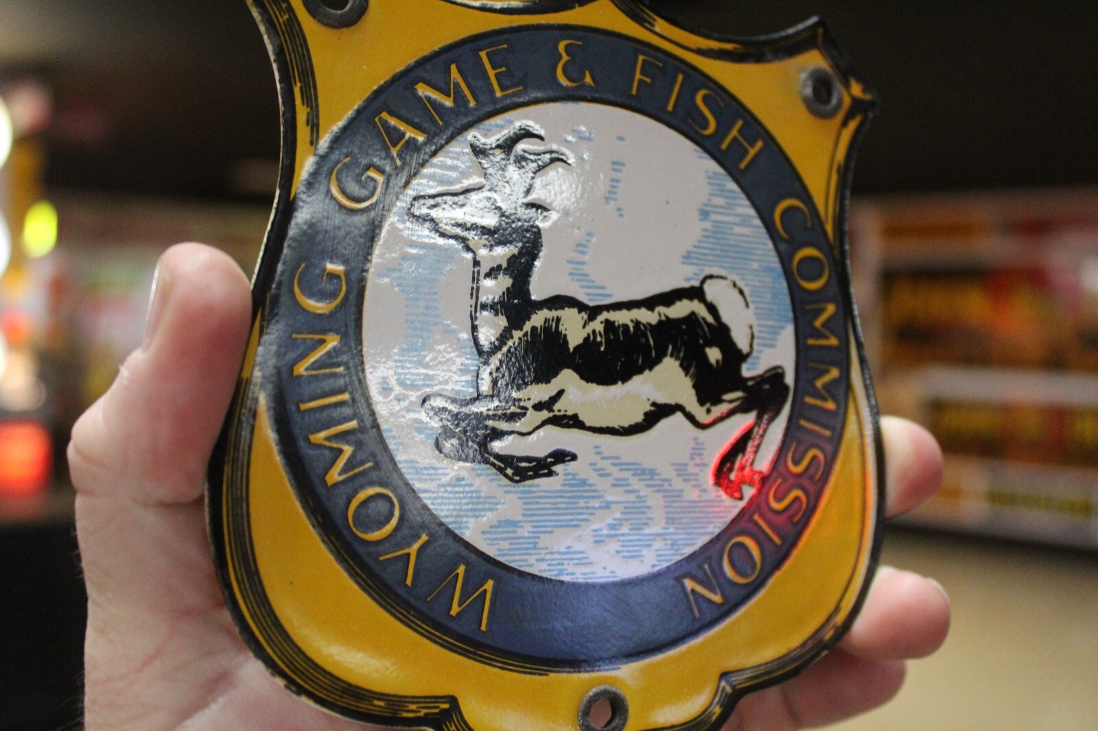 RARE WYOMING GAME FISH COMMISSION SHEILD PORCELAIN METAL SIGN CAMPING PARK AMMO