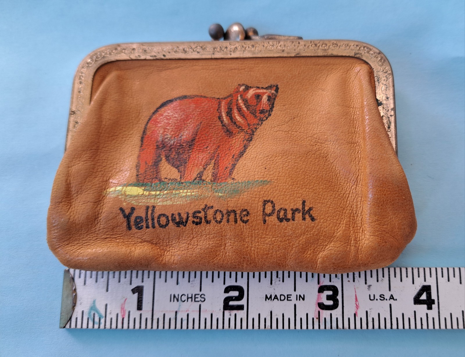 VINTAGE YELLOWSTONE PARK LEATHER COIN PURSE PAINTED BEAR
