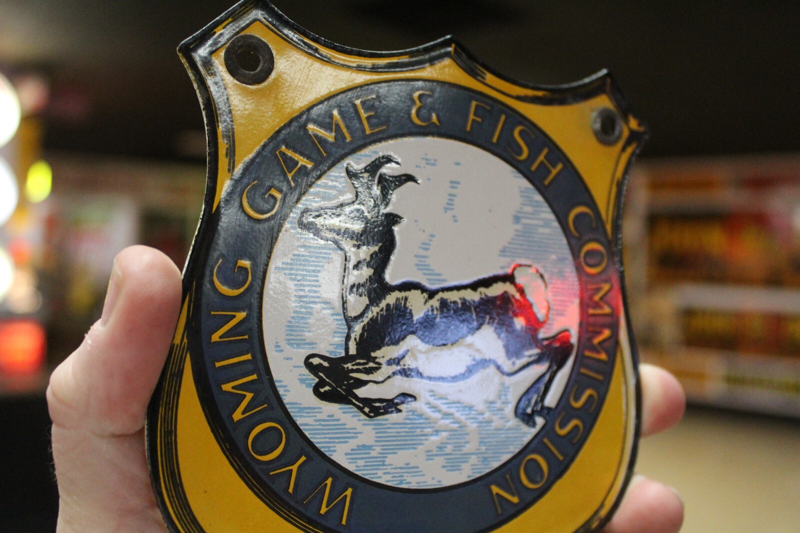 RARE WYOMING GAME FISH COMMISSION SHEILD PORCELAIN METAL SIGN CAMPING PARK AMMO