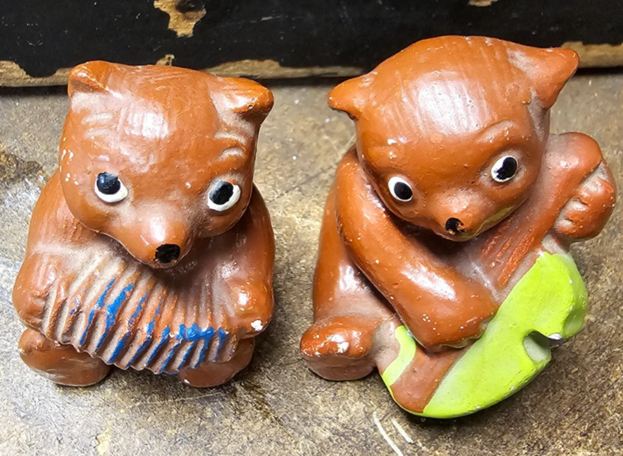 Vintage Yellowstone National Park Souvenir Bears Salt & Pepper Shaker Set