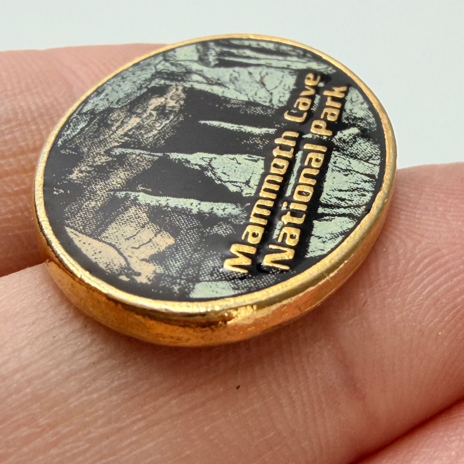 Mammoth Cave National Park Lapel Pin Kentucky Cave Scene Oval Vintage