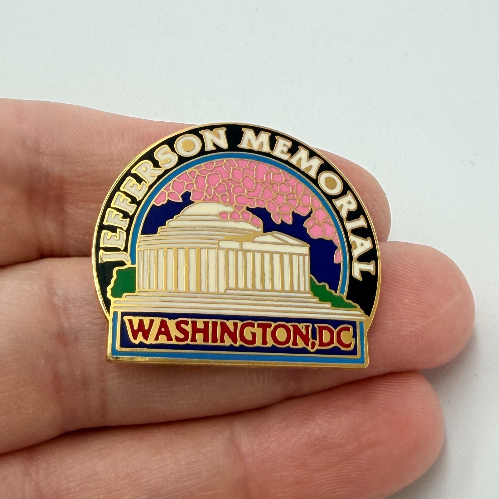 Jefferson Memorial Washington DC Enamel Lapel Pin Gold Tone Travel Souvenir