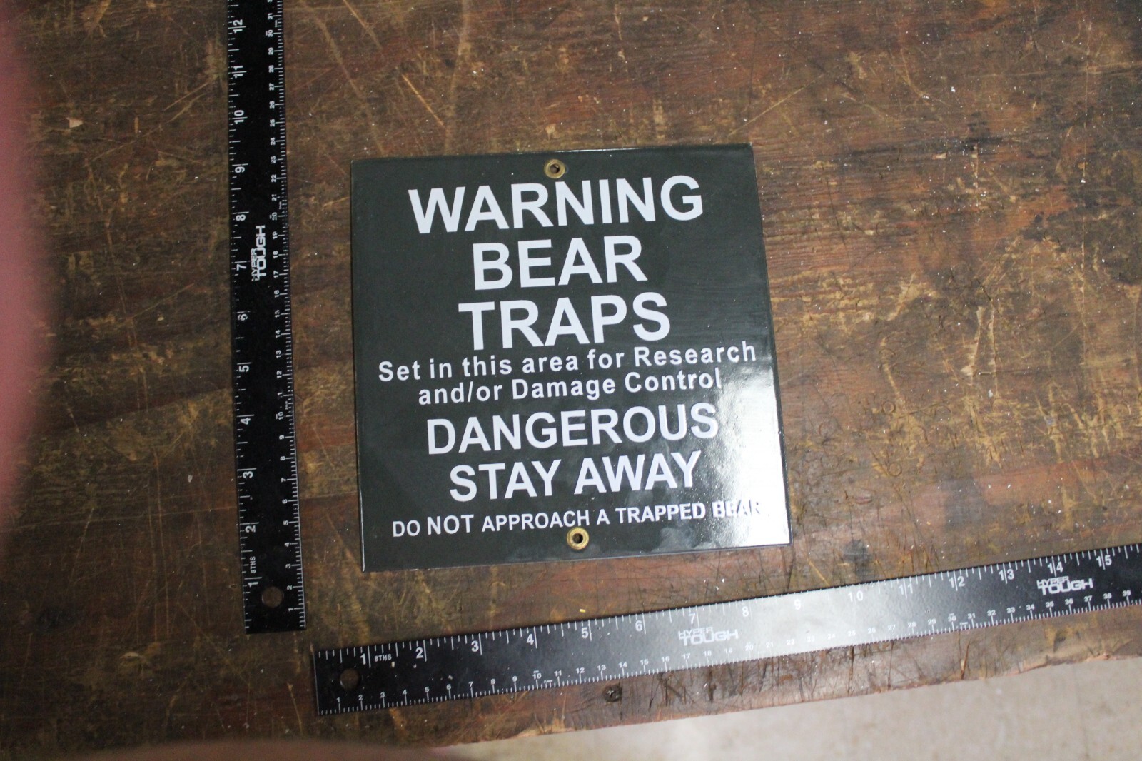 RARE WARNING BEAR TRAPS SET DANGER STAY AWAY PORCELAIN METAL SIGN FOREST SMOKEY