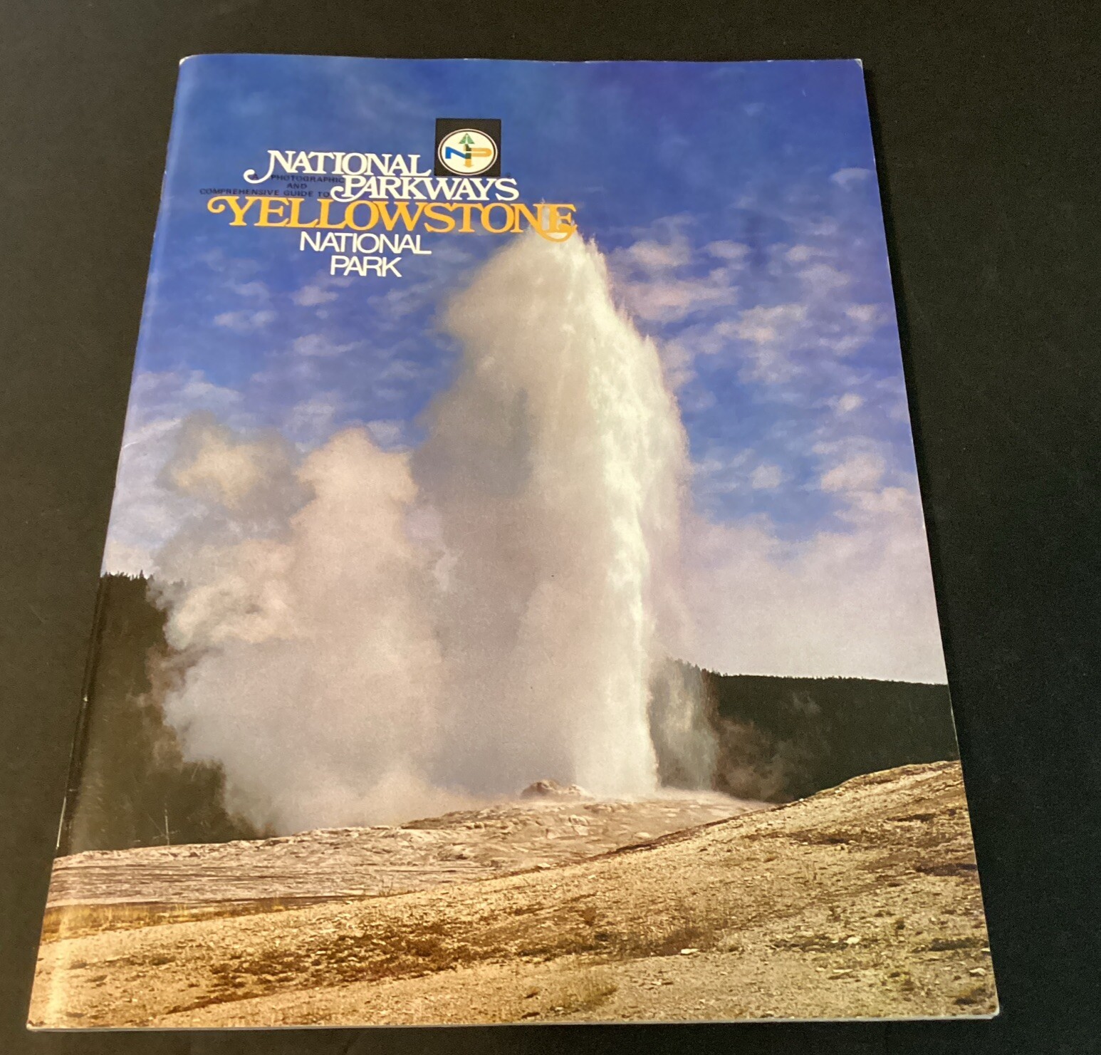 Vintage 1976 Paperback Yellowstone 12×9 National Parkways Guide To Yellowstone