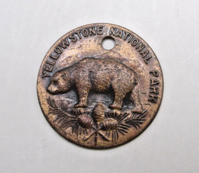 Vintage bear design bronze Yellowstone National Park souvenir pendent/medal