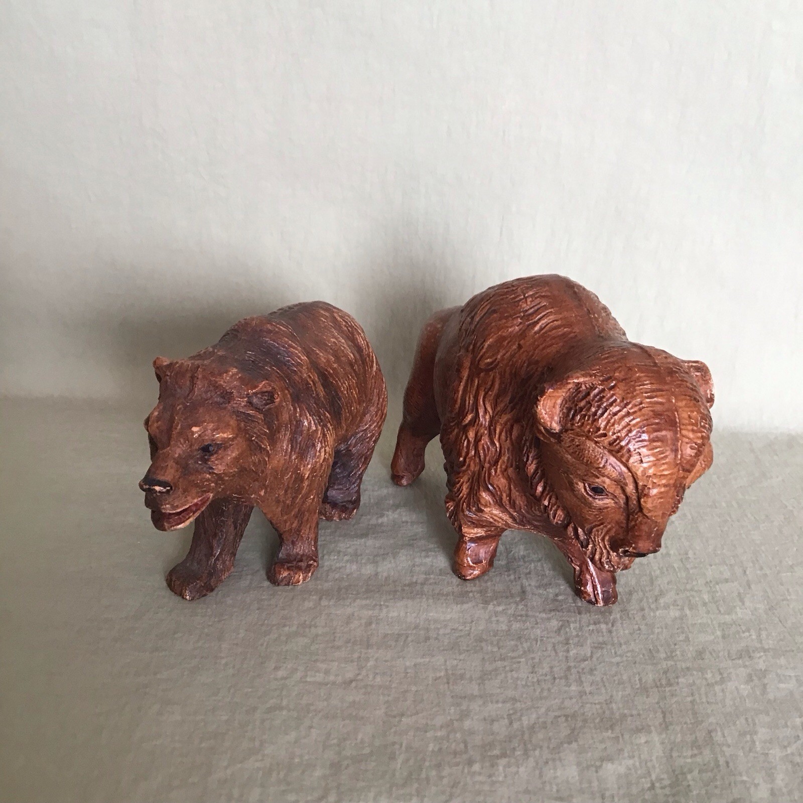 TWO VINTAGE 1950’s YELLOWSTONE NATL PARK RESIN FIGURES BUFFALO & GRIZZLY BEAR