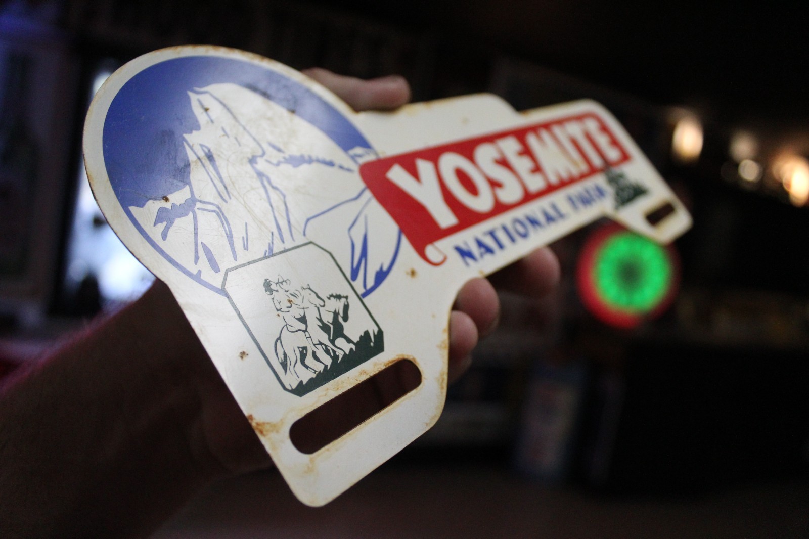 RARE 1950s YOSEMITE NATIONAL PARK CALIFORNIA STAMPED PAINTED METAL TOPPER SIGN