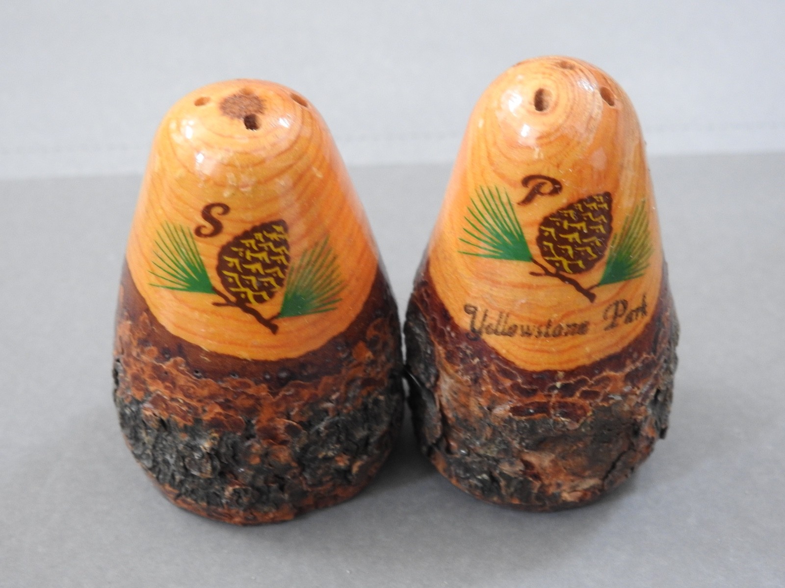 vintage YELLOWSTONE PARK souvenir wood salt & pepper shakers