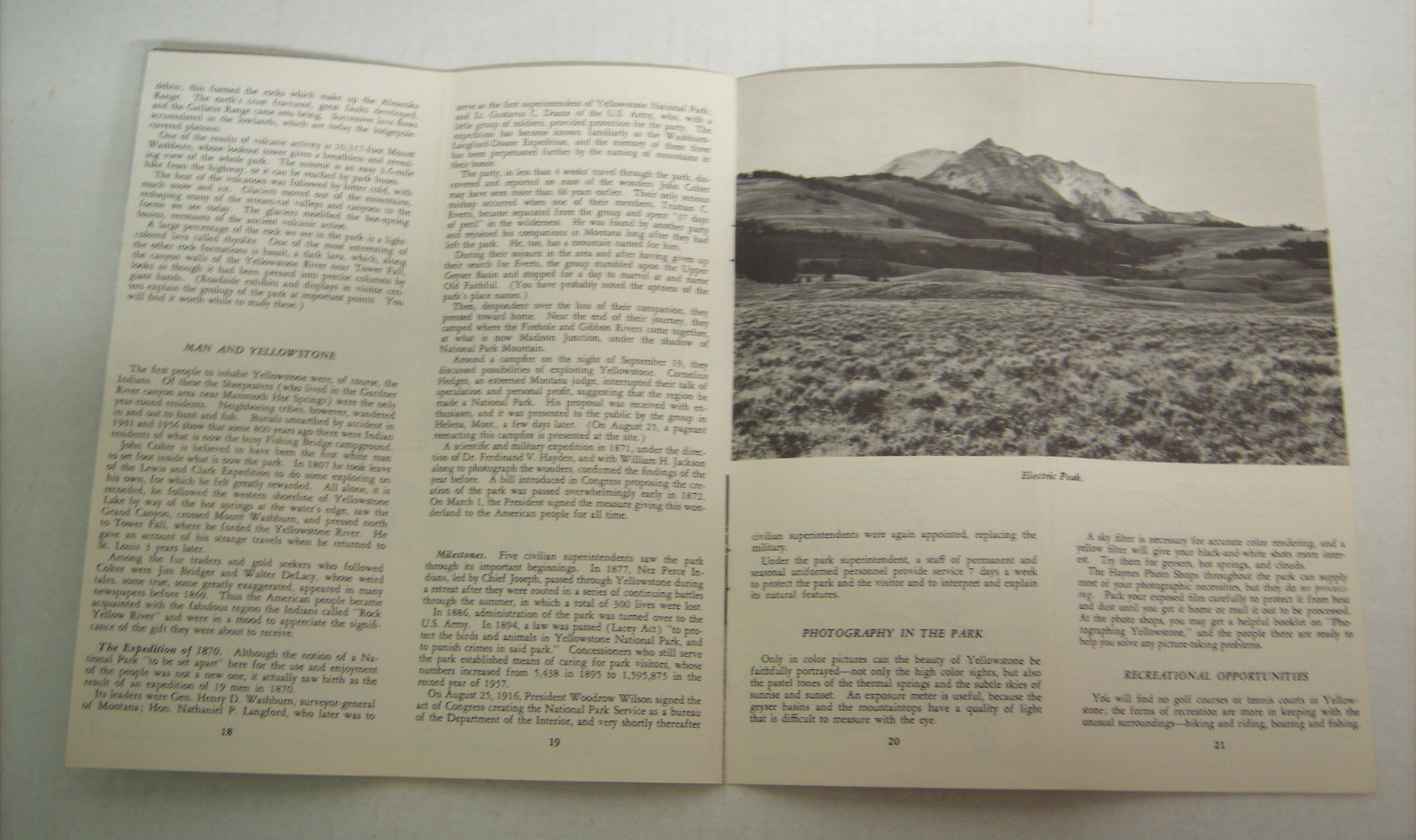 Rare 1957 Yellowstone National Park Road Map Guide Booklet Brochure 32 pgs 9×4″