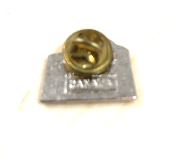 Collectible Buffalo Roaming MANITOBA Canada Lapel Pin French Canadian
