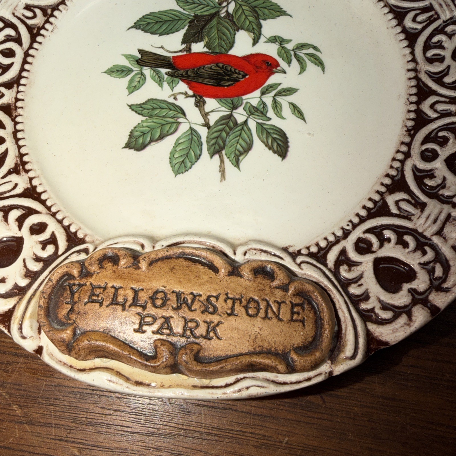 Vintage Yellowstone Park Souvenir 6″ plate Red Bird Treasure Craft USA