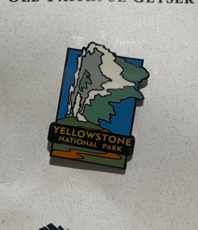 Yellowstone National Park Old Faithful Geyser Souvenir Pinback Pin Badge