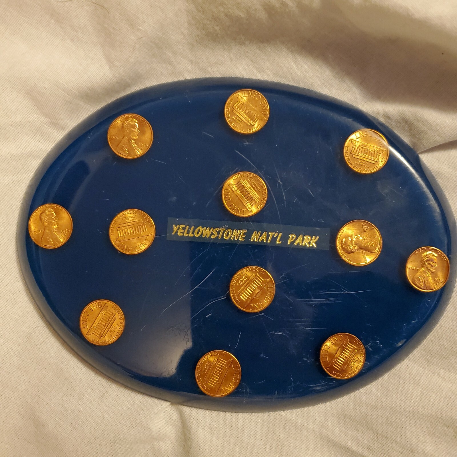 Vintage ’75 Cent Coins in Lucite Trivet Yellowstone Nat.Park Souvenir 7.25×5.5″
