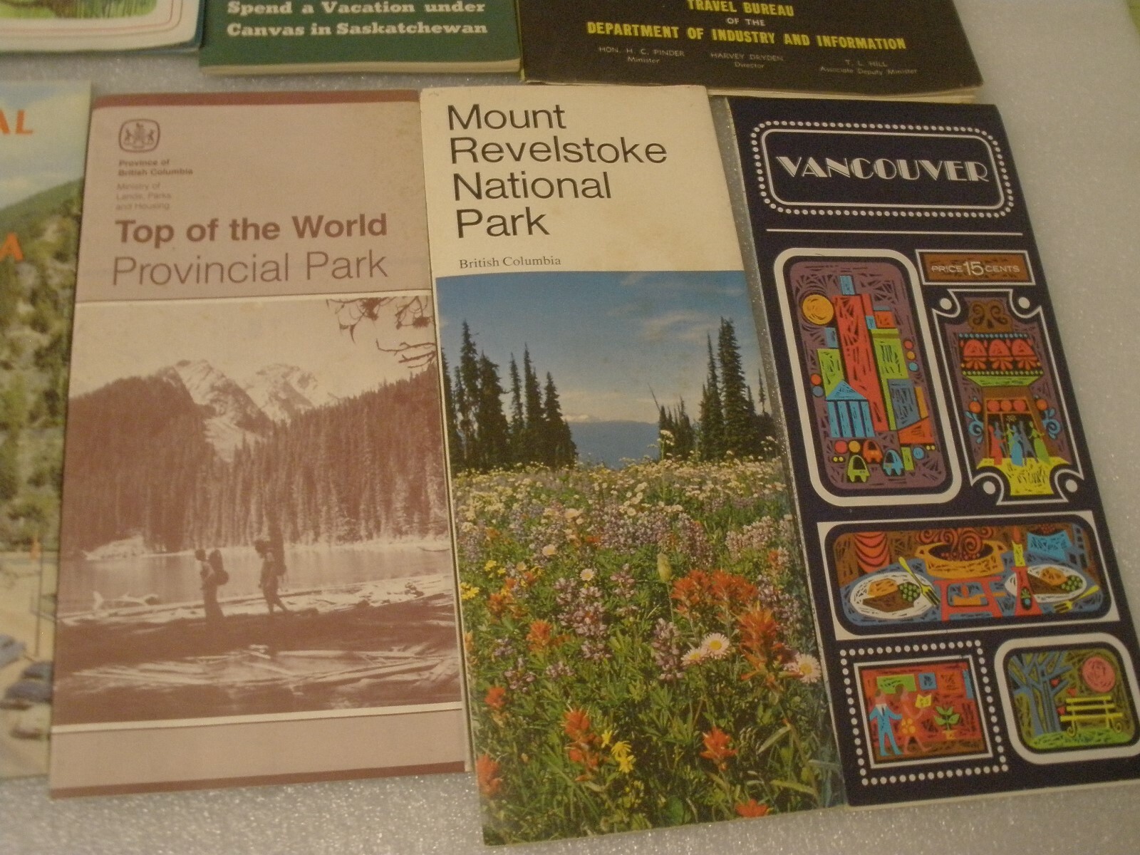 Lot of 14 vintage Canada Brochures Maps Parks Saskatchewan ,British Columbia etc