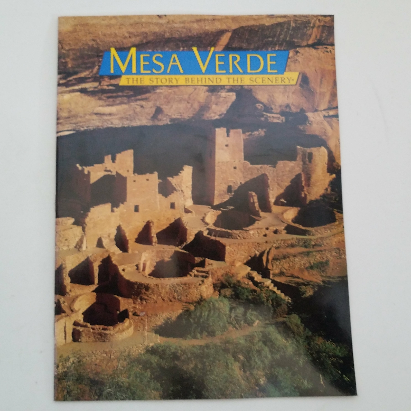 Mesa Verde – The Story Behind The Scenery by Linda Martin1994 0887140750