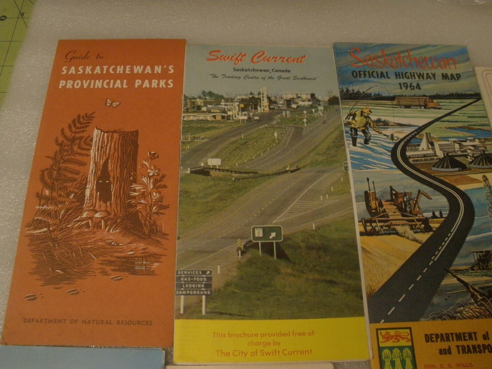 Lot of 14 vintage Canada Brochures Maps Parks Saskatchewan ,British Columbia etc