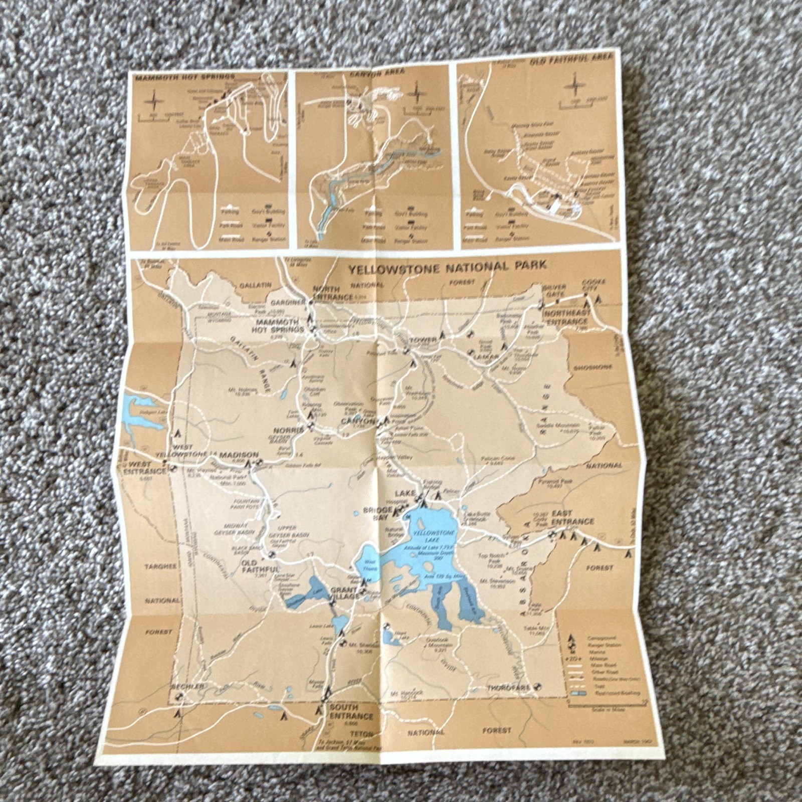 13 Yellowstone & Grand Teton National Park Fold-Out Maps/Brochures 1972-77.