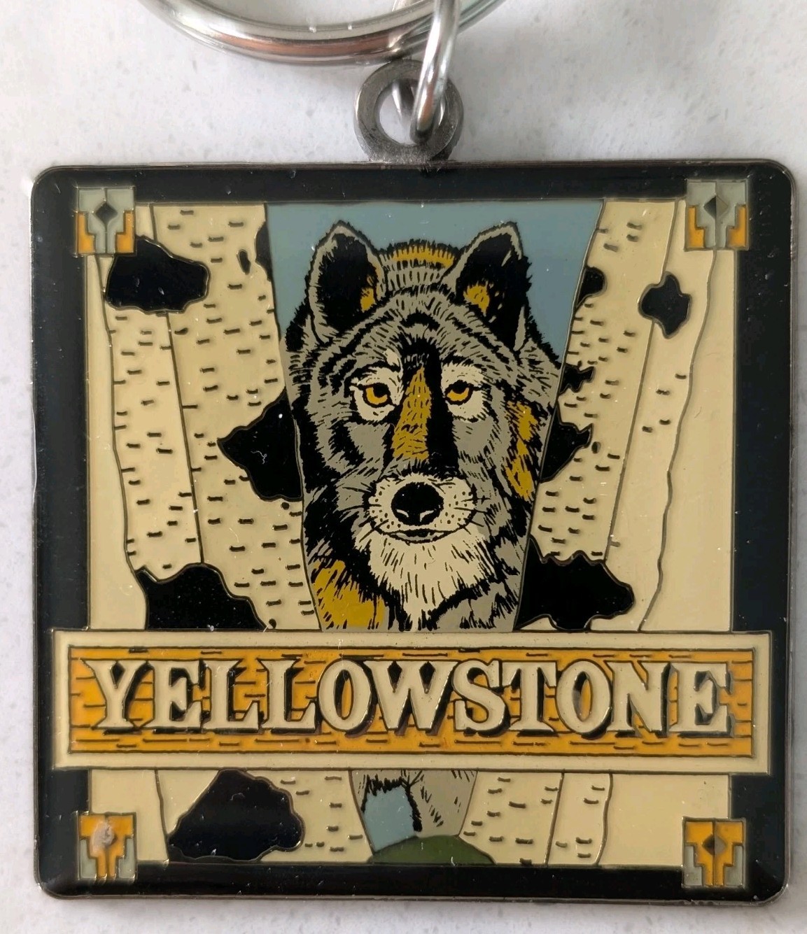 Rare! Yellowstone NATIONAL Park WOLF IMAGE Keychain Metal Souvenir